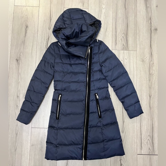 Tahari women’s down jacket with removable hood. Size XXS. Navy blue color. - Picture 2 of 8